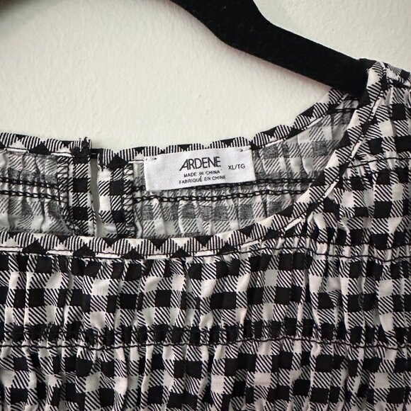 Smocked Poplin Crop Top - Picture 4 of 5